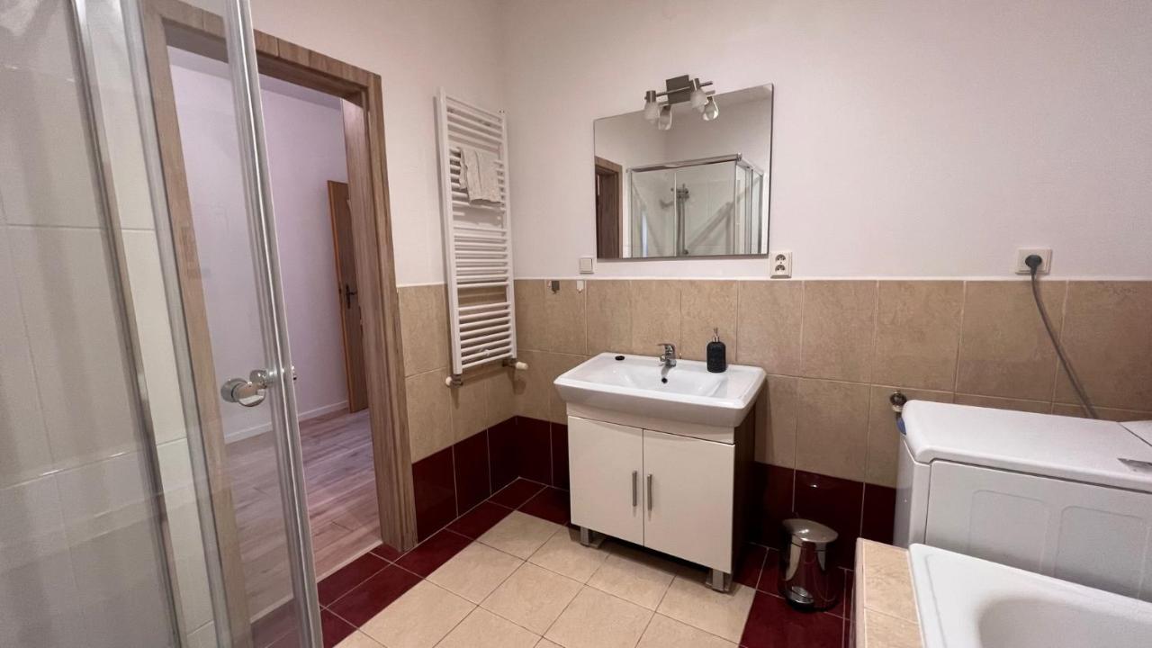 2 Room Apartment, Near Oc Galeria, Petrzalka Bratislava Exterior photo