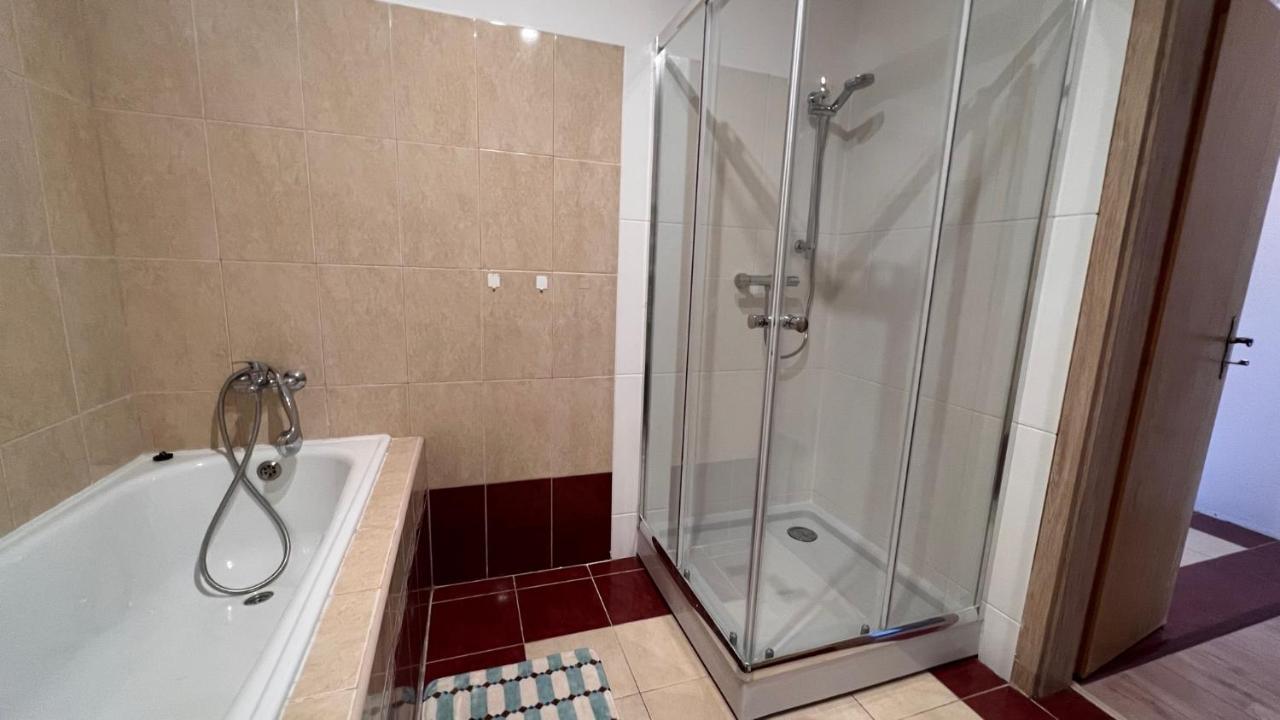 2 Room Apartment, Near Oc Galeria, Petrzalka Bratislava Exterior photo